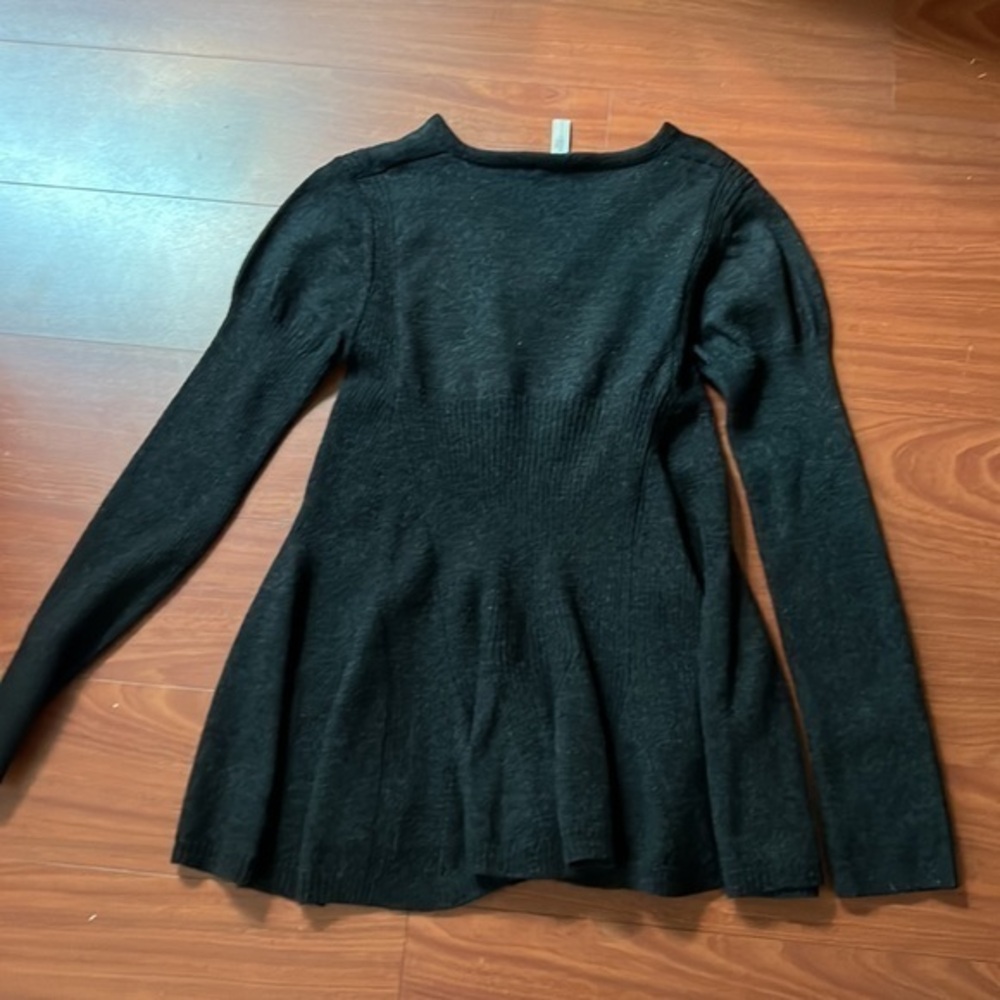 High Use Claire Campbell 100% lambswool pleated flare sweater size M - Picture 8 of 9